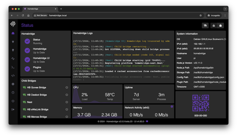 Im Homebridge-Dashboard sind Status, Logs, Child Bridges, CPU, Speicher und Systeminfos zu sehen, daneben ein violetter QR-Code im Dark-Mode.